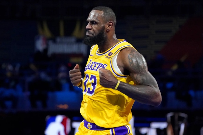 詹姆斯谈弗拉格:他比我幸运,一进联盟就有名人堂级别队友和教练 詹姆斯谈弗拉格:他比我幸运,一进联盟就有名人堂级别队友和教练